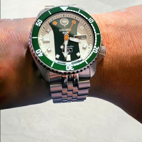 Seiko 5 Sports X Honda Super Cub Automatic Limited Edition - Picture 3 of 14